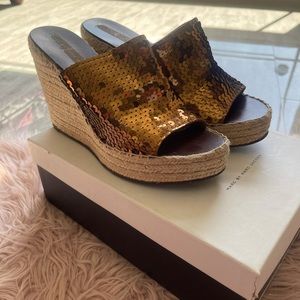 Beautiful used fits 10 great condition Marc Jacobs bronze sequence wedges